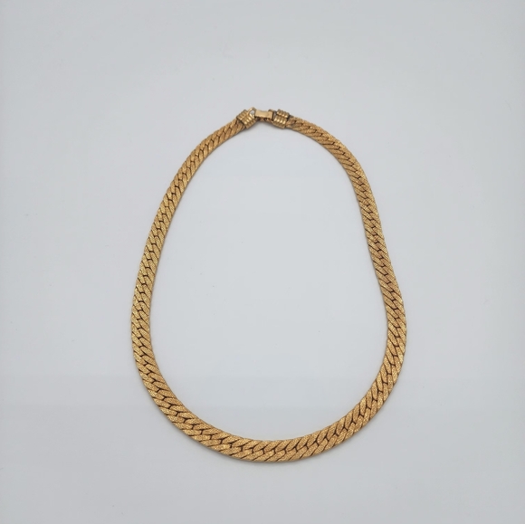 Elegant Gold Chocker Necklace - Picture 5 of 8